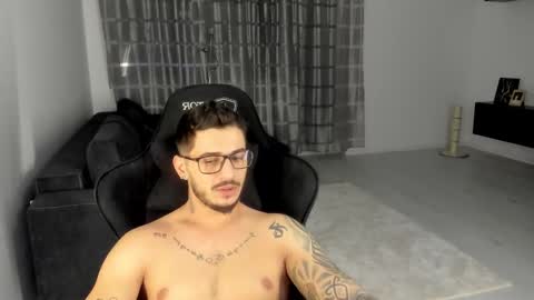 jonnyporn1 online show from February 18, 9:47 pm