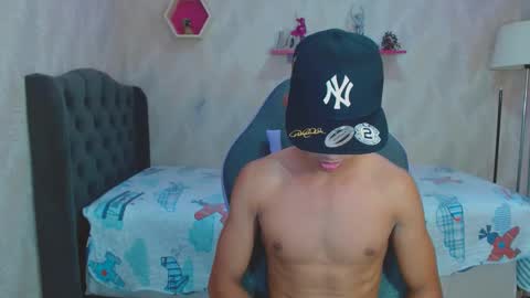 jose_sexycumm online show from March 1, 9:37 pm