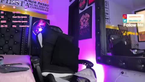 joshmiller___ online show from July 31, 12:06 pm