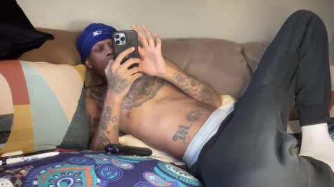 Snapshot of joshperrygoon chatting on December 28, 10:44 pm joshperrygoon online show from December 28, 10:44 pm