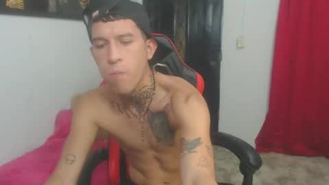 josue_linares online show from November 10, 6:27 am