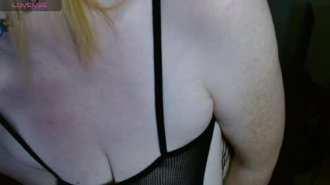 Jessi Dee online show from April 25, 2:14 am