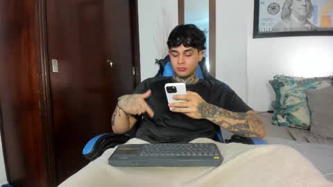 juan_alvarez18 online show from November 14, 12:02 am