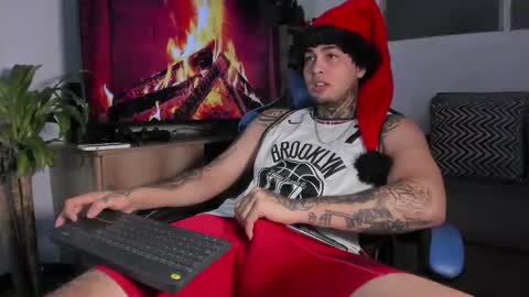 juan_alvarez18 online show from December 3, 2:23 am