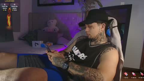 juan_alvarez18 online show from April 2, 11:44 pm