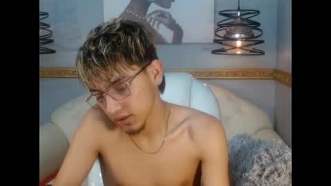 juan_saul1 online show from June 3, 10:18 am