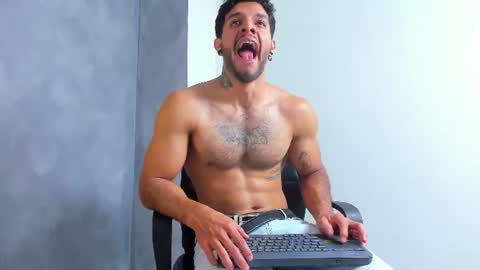 Juan Esteban online show from July 28, 2:13 pm