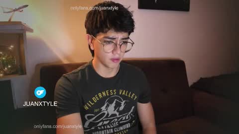 Snapshot of juancamroom chatting on October 21, 3:11 am . online show from October 21, 3:11 am