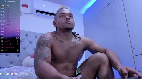Snapshot of juande_24 chatting on December 5, 4:50 pm independent model online show from December 5, 4:50 pm