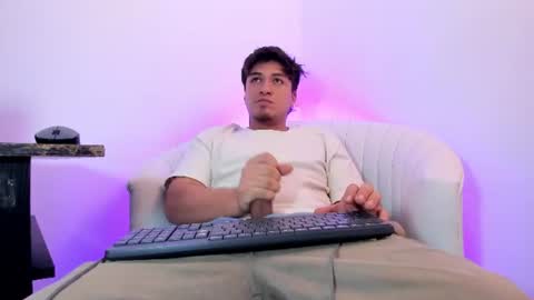 JUAN  online show from July 1, 9:56 pm
