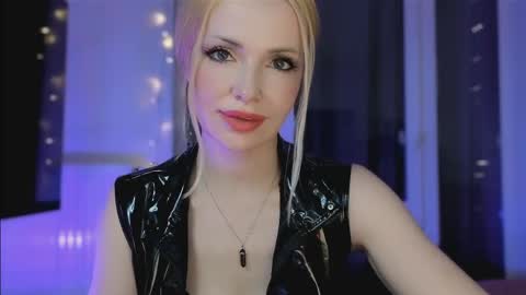 Goddess Julia online show from May 2, 9:09 pm