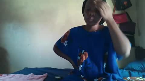 juice_petite3 online show from February 5, 9:15 am