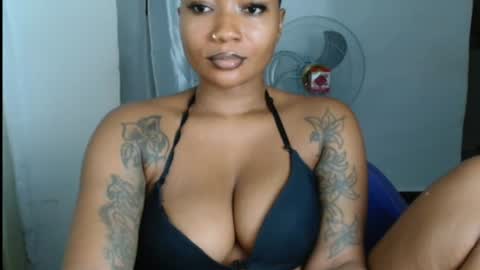 juicyxpink online show from June 30, 11:24 pm