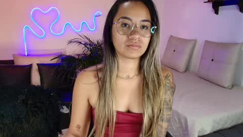 Jules and Gia online show from February 14, 3:00 am