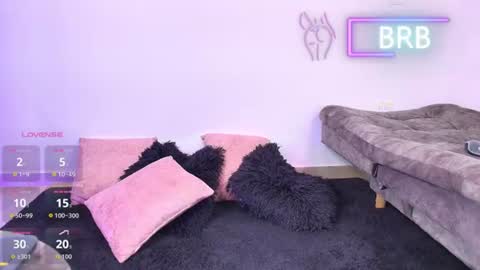 Jules and Gia online show from August 2, 5:37 pm