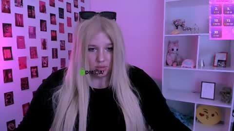 juli kisss online show from July 2, 9:42 pm