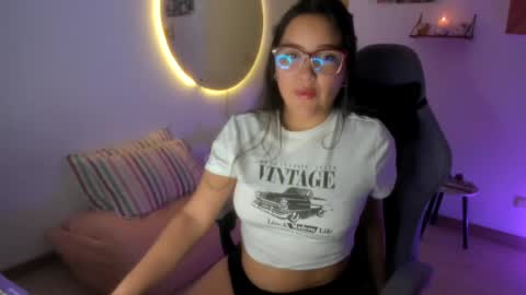 juli_santos_22 online show from July 16, 11:17 pm