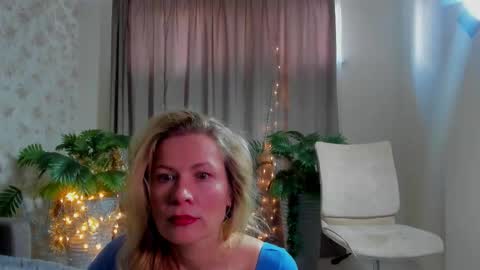 julia_giulia online show from March 7, 12:05 pm