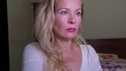 julia_giulia online show from October 11, 9:18 pm