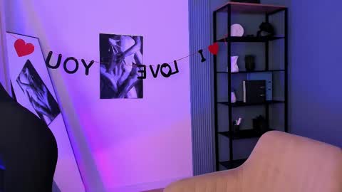 julia_levis online show from February 16, 5:04 am