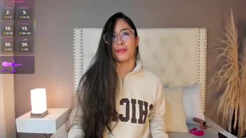 J U L IA   M A R T I N E Z online show from February 2, 11:28 am