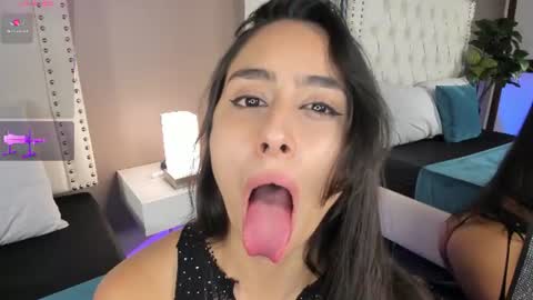 J U L IA   M A R T I N E Z online show from July 24, 11:51 am