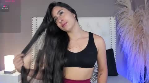 J U L IA   M A R T I N E Z online show from June 20, 7:42 pm