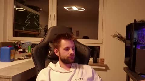 julia_official online show from February 3, 9:19 pm