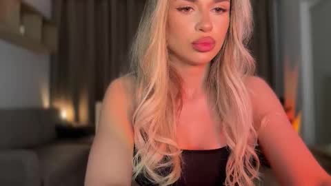 Julia R Le online show from November 17, 11:07 pm