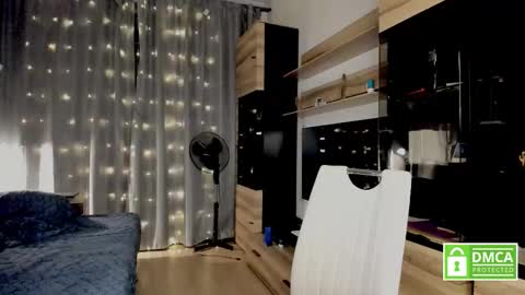 julia_t_mog online show from September 17, 9:29 pm