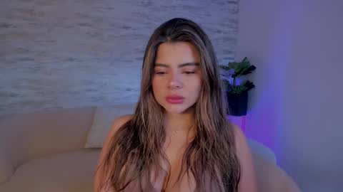 Julia Belle online show from September 25, 1:07 pm