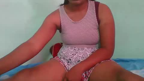 juliah02 online show from February 20, 5:55 am