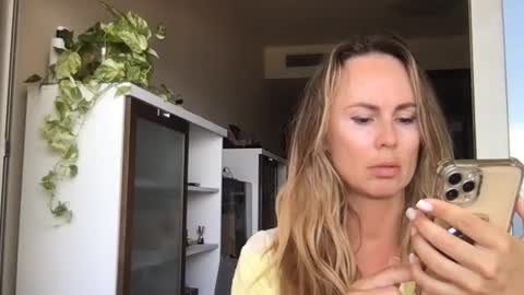 julialemilf online show from June 16, 10:52 am