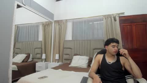 Snapshot of julian_billy chatting on February 15, 11:28 am julian billy online show from February 15, 11:28 am