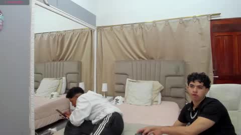 Snapshot of julian_billy chatting on February 19, 2:33 pm julian billy online show from February 19, 2:33 pm