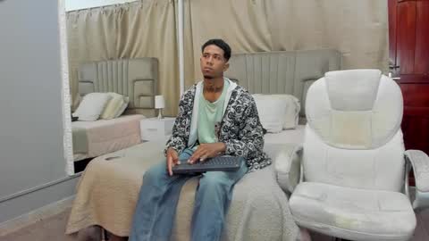 Snapshot of julian_billy chatting on February 25, 11:21 am julian billy online show from February 25, 11:21 am