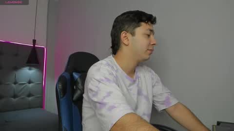 julian_smith21 online show from March 8, 4:11 pm