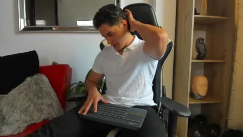 julian_wallace online show from April 29, 7:51 pm