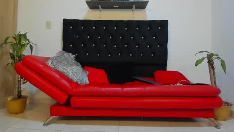 julian_wallace online show from February 17, 2:49 pm