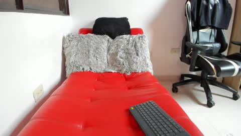 julian_wallace online show from April 23, 4:08 pm