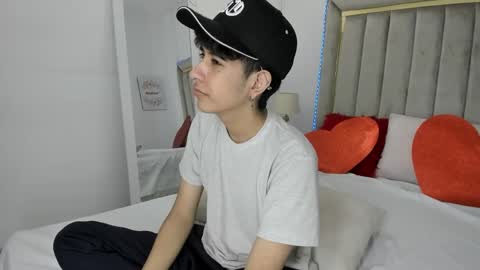 Julian online show from February 7, 8:01 pm