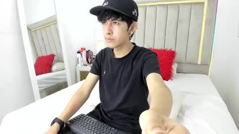 Julian online show from January 7, 7:30 pm