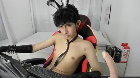 Julian online show from March 10, 8:35 pm