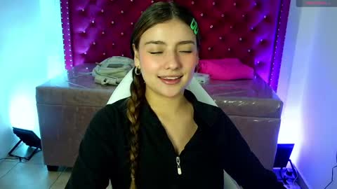 juliana_diamond_ online show from April 30, 3:11 am