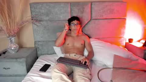Julian online show from June 15, 2:47 am