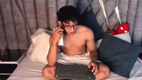 Julian online show from August 5, 2:08 am