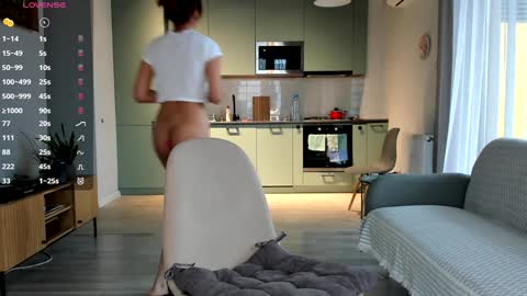 julia online show from December 7, 11:01 am