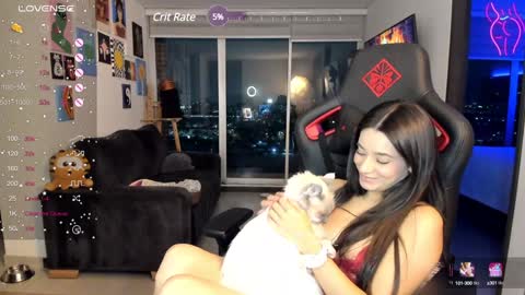 Snapshot of julidavila chatting on February 7, 2:40 am Jeimy Help me to reach 100 thumbs up online show from February 7, 2:40 am