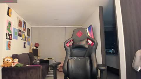 Snapshot of julidavila chatting on September 23, 2:38 am Jeimy Help me to reach 100 thumbs up online show from September 23, 2:38 am