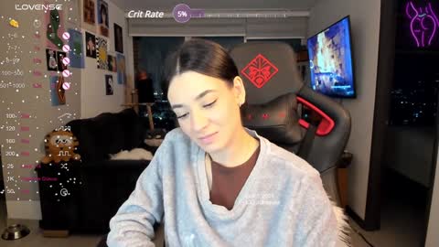 Snapshot of julidavila chatting on February 6, 2:44 am Jeimy Help me to reach 100 thumbs up online show from February 6, 2:44 am